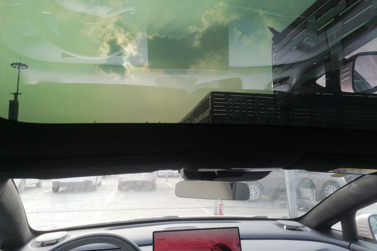 Used Nissan N7 2025 625 Max Headliner