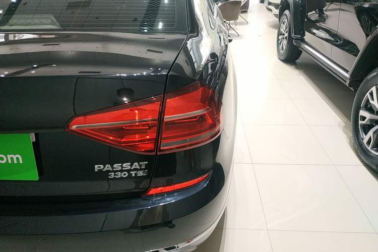 Used Volkswagen Passat 2017 330TSI DSG Luxury Edition
