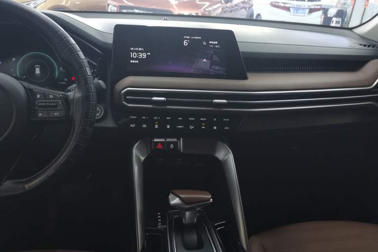 Used Kia Sportage R 2021 Ace 2.0L Splendid Edition Audio And AC Panel