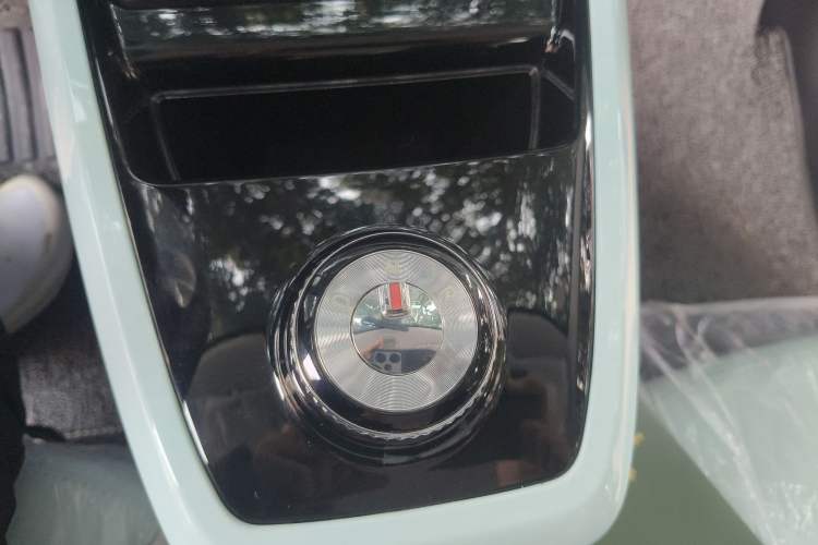 Used Dongfeng NAMMI BOX 2022 Chasing Wind Edition 351KM Standard Model
