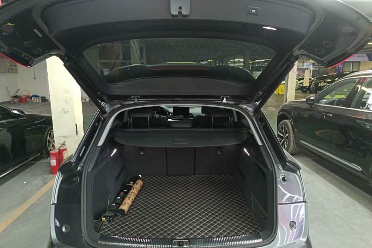 Used Audi Q5L 2022 40T Fashionable and Dynamic Model
