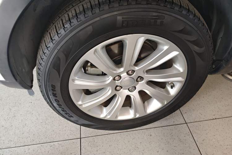 Used Land Rover Discovery Sport 2016 2.0T SE Left Front Wheel Hub