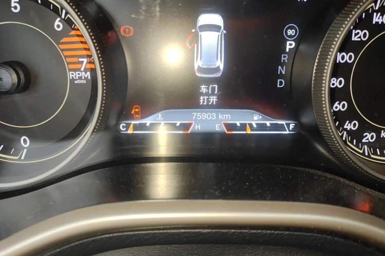 Used Jeep Cherokee 2017 2.0L Superior Edition Odometer Close Up