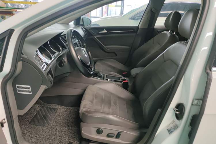 Used Volkswagen Golf 2015 1.4TSI Automatic Flagship Model
