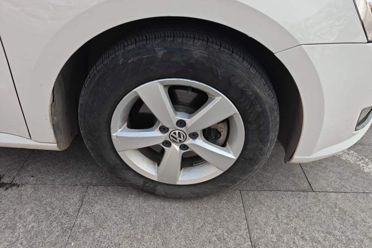 Used Volkswagen Lavida 2013 Revised Classic 1.6L Automatic Fashion Edition