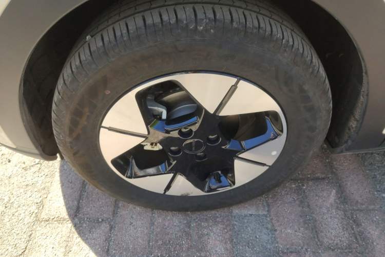 Used Geely Galaxy Geome 2025 310km Dream Edition Left Front Wheel Hub