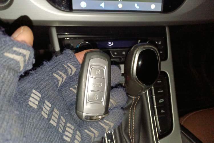 Used Geely Auto Emgrand X7 Sport 2016 1.8TD Automatic ZhiZun Version
