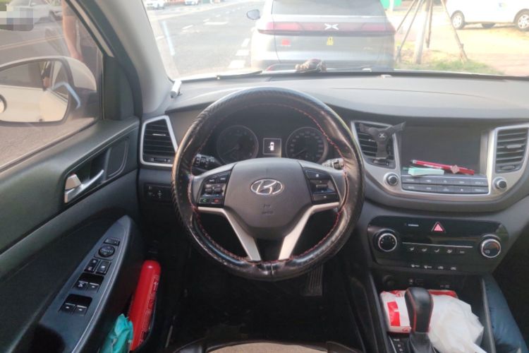 Used Hyundai Tucson 2015 2.0L Automatic Two-Wheel Drive Smart Version Steering Wheel