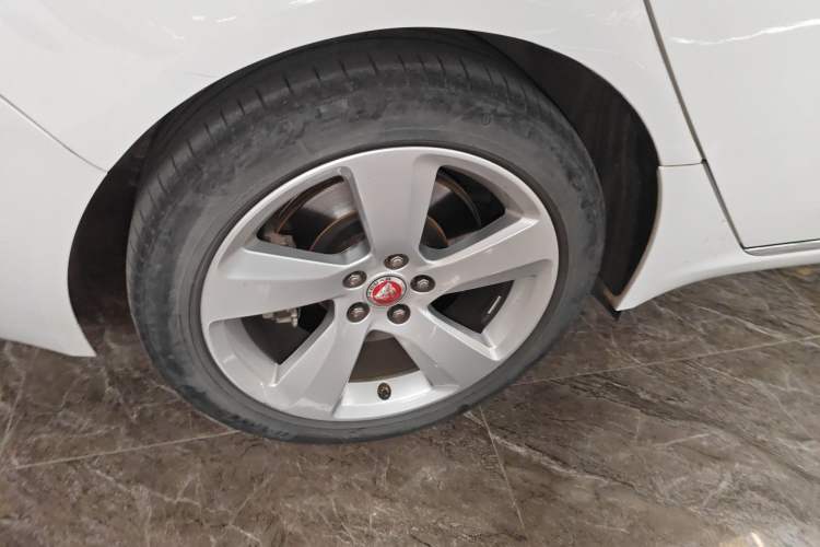 Used Jaguar XFL 2020 XFL 2.0T P200 Two-Wheel-Drive Elite Edition Right Rear Wheel Hub