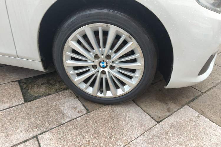 Used BMW 2 Series Active Tourer 2014 220i Luxury Design Package Right Front Wheel Hub