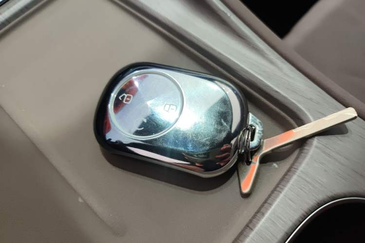 Used Chery Fengyun T8 2025 1.5T 130km Deluxe Version 5 Seats Vehicle Key