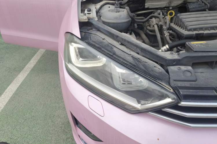 Used Volkswagen Golf 2015 1.4TSI Sportsvan Right Front Headlight