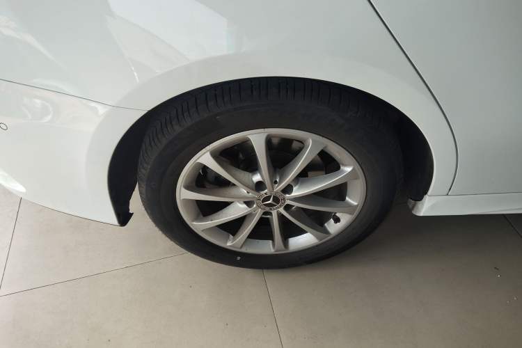 Used Mercedes-Benz A-Class 2022 Restyled A 200 L Sport Sedan Fashion Version Right Rear Wheel Hub