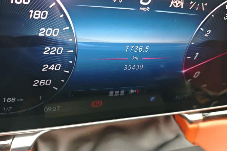 Used Mercedes-Benz Maybach S-Class 2023 S 480 4MATIC Odometer Close Up