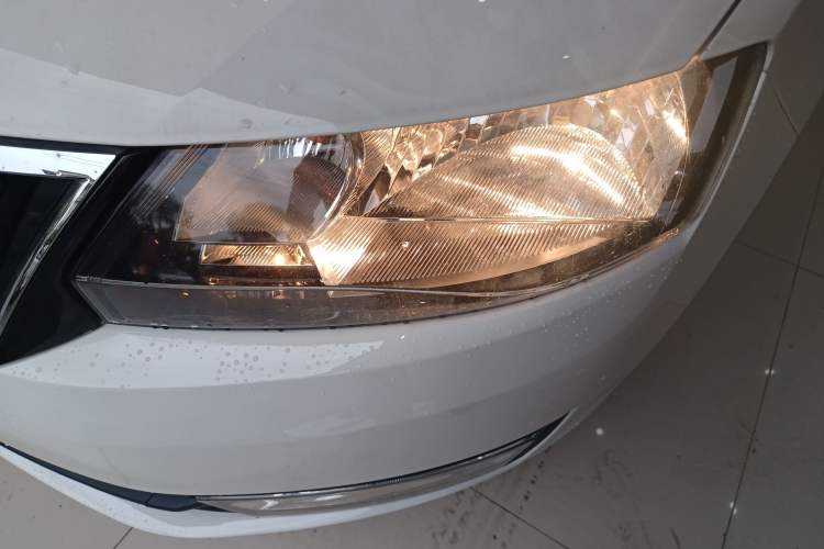 Used Skoda Rapid Spaceback 2016 Revised 1.6L Automatic Chuanxing Version Left Front Headlight