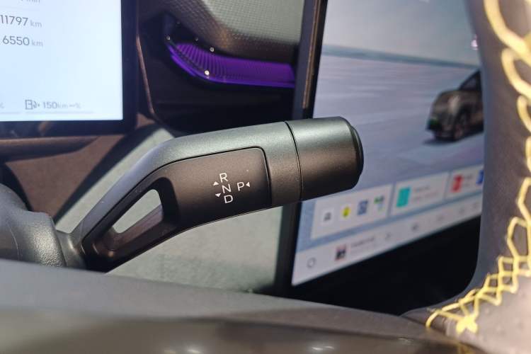 Used Lynk & Co 08 EM-P 2023 245km Ultra-Long Range Halo Gear Lever