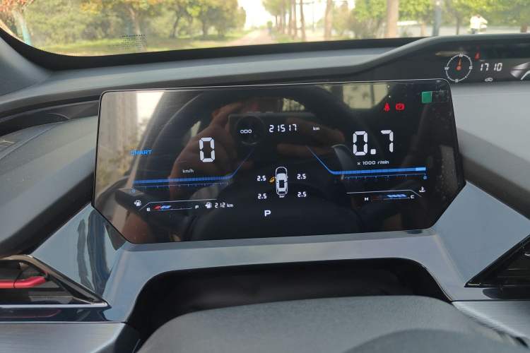 Used CHANGAN OSHAN Z6 2023 Blue Whale 2.0T Automatic Smart Drive Model Instrument Cluster