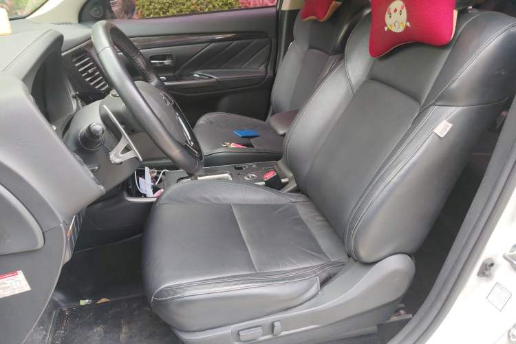 Used Mitsubishi Outlander 2019 2.4L 4x4 Zhi Xiang Edition 7 Seats China V Emission Standard Left Front Seat