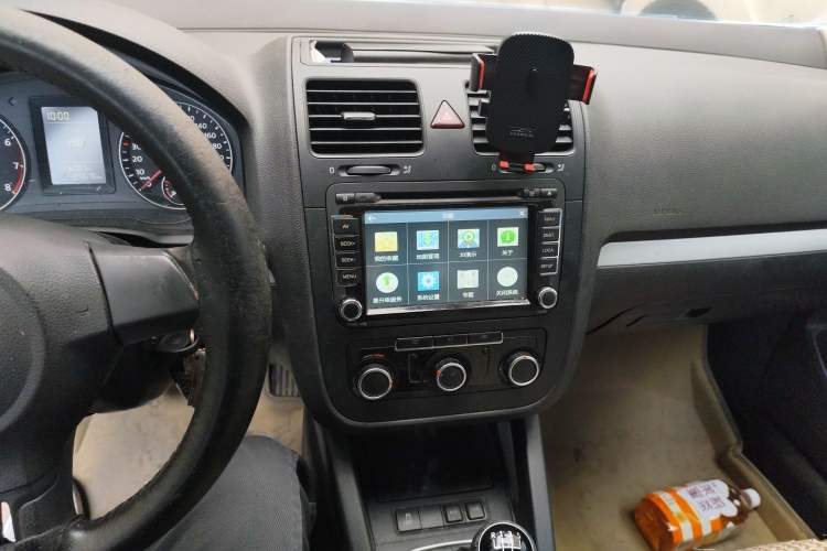 Used Volkswagen Sagitar 2011 1.6L Manual Comfort Version Audio And AC Panel