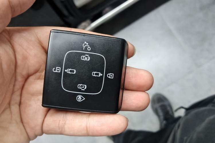 Used Volvo EM90 2025 Ultra Six-Seater