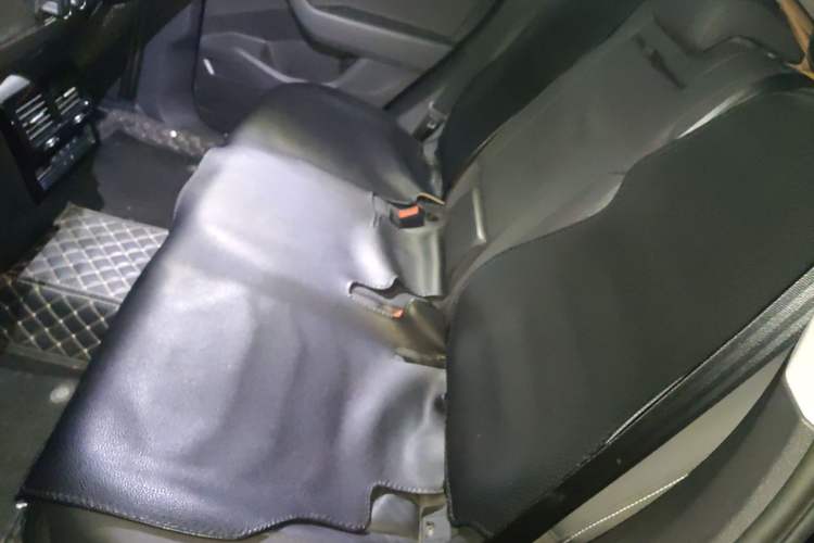 Used Volkswagen Touareg New Energy 2021 eHybrid Left Rear Seat