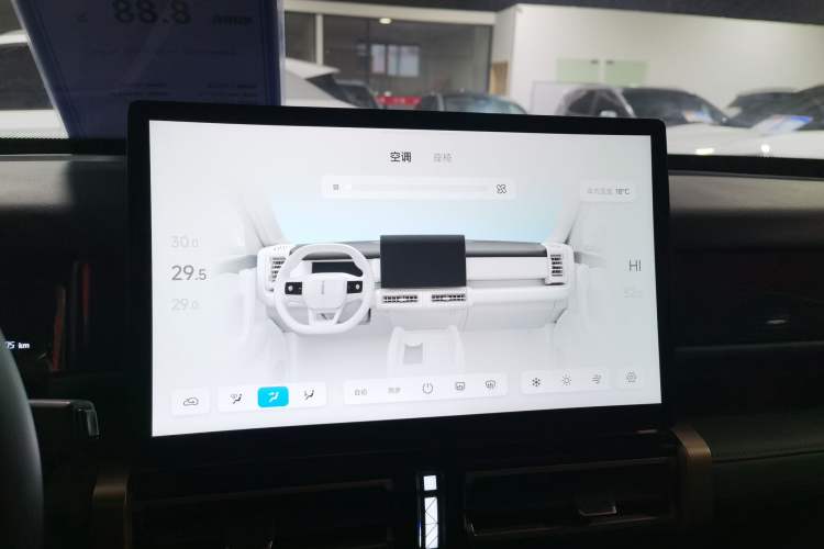 Used iCAR 03 2024 401km Range Two-Wheel Drive Standard Yuechao Version Audio And AC Panel