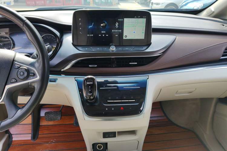 Used Buick GL8 2021 Land Cruiser Executive Class 652T Luxury Model