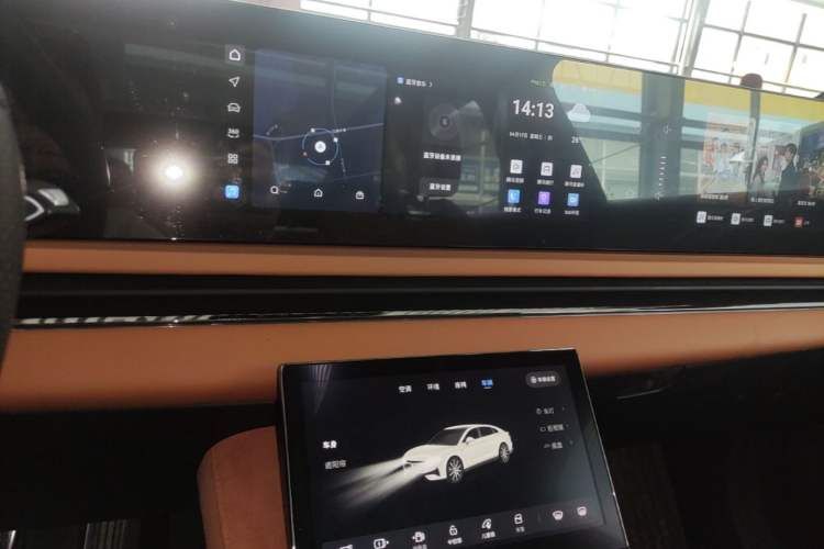 Used VOYAH PASSION 2024 PHEV Four-Wheel Drive Ultra-Long Range Flagship Model Audio And AC Panel