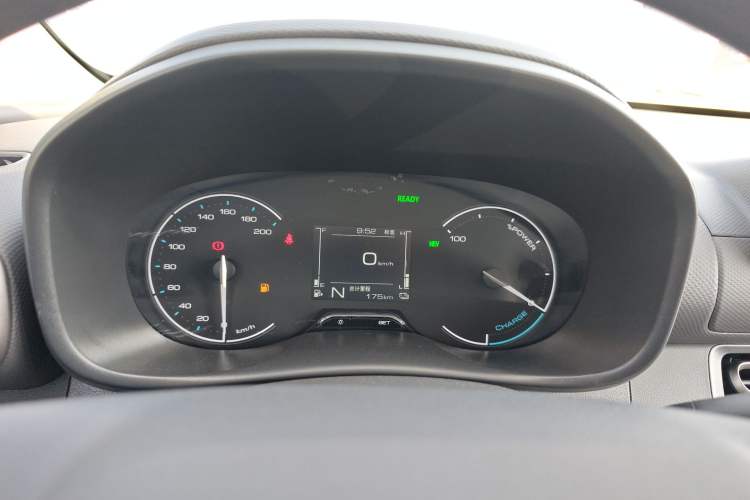 Used Wuling Hongguang New Energy 2025 Extended-Range Hybrid 50KM Comfort Version Instrument Cluster
