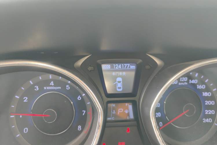 Used Hyundai Elantra (5th Generation / Langdong) 2013 1.6L Automatic Luxury Model Odometer Close Up