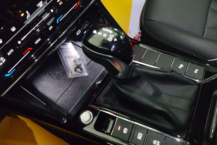 Used Volkswagen Passat 2022 330TSI Starry Luxury Edition Gear Lever