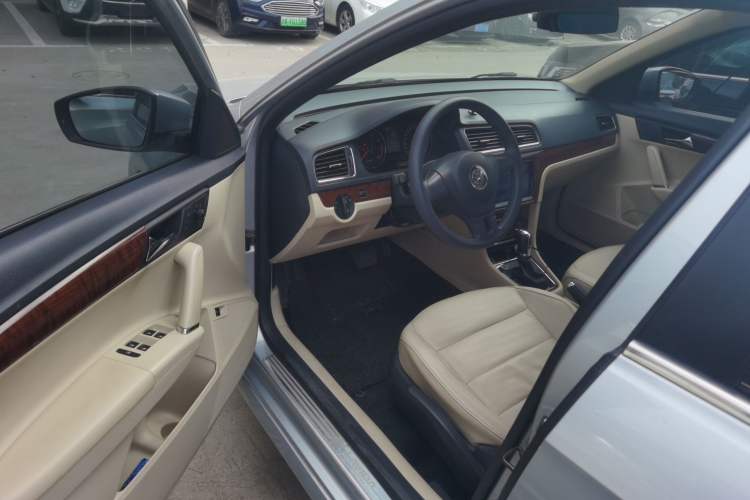 Used Volkswagen Lavida 2013 Restyled Classic 1.6L Automatic Comfort Edition Driver Seat