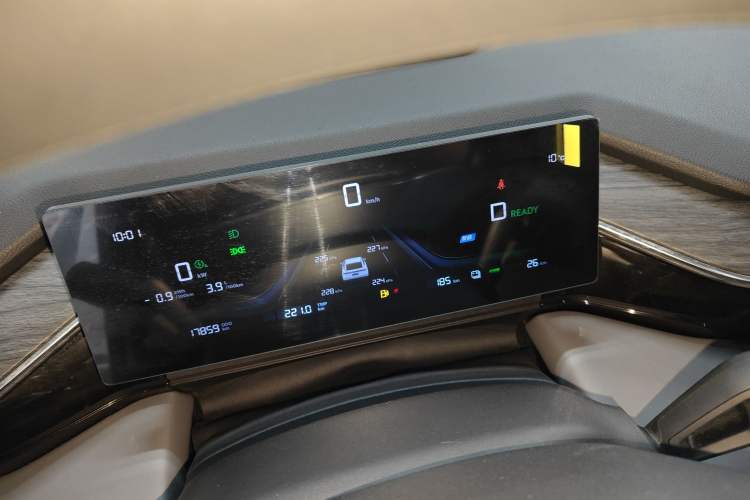 Used Geely Galaxy L6 2025 EM-i 140km Long-Range Version
