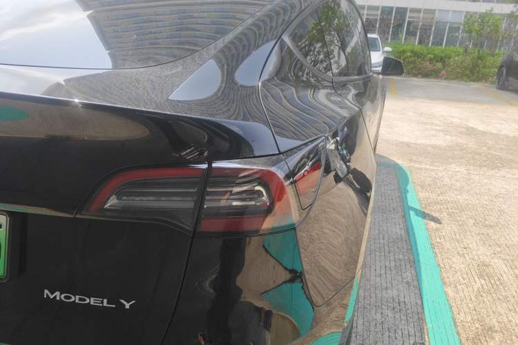 Used Tesla Model Y 2023 Rear-Wheel-Drive Version