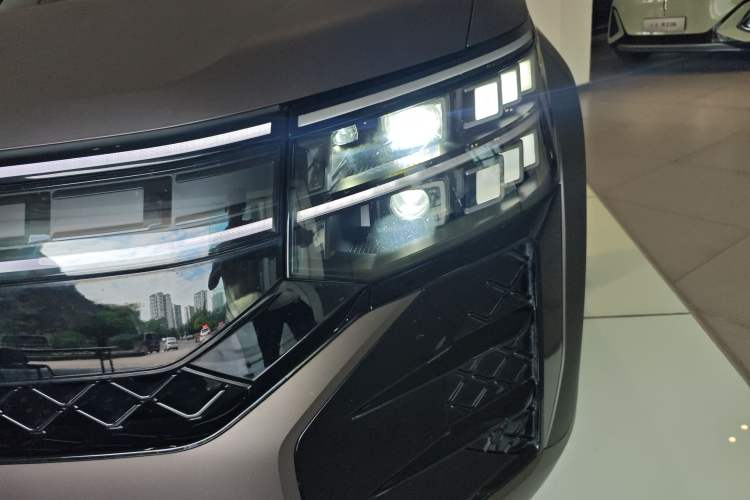 Used Volkswagen Teramont 2025 Tiguan Pro 450TSI Four-Wheel Drive Summit Edition Left Front Headlight