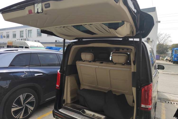 Used Mercedes-Benz V-Class 2016 V 260 Avantgarde Edition
