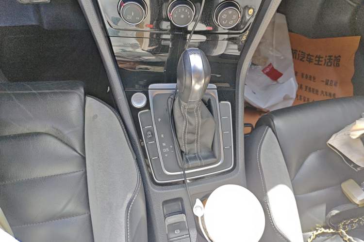 Used Volkswagen Golf 2016 1.4TSI Automatic R-Line
