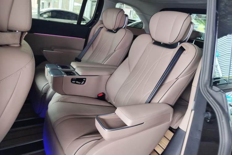 Used XPeng X9 2024 640 All-Wheel Drive High-Performance Max Left Rear Seat