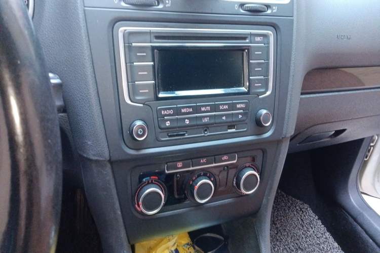 Used Volkswagen Golf 2012 1.4 TSI Automatic Comfort Edition Audio And AC Panel