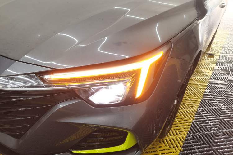 Used Roewe i6 MAX 2020 300TGI Automatic "Swell Cool Smart Drive" Edition Left Front Headlight