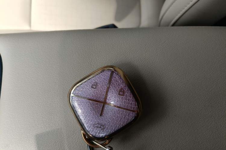 Used Wuling Bingo PLUS 2024 330 km Range Five-Seater Version
