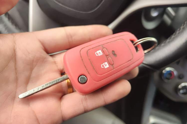 Used Chevrolet Aveo Sonic 2011 Hatchback 1.6L MT SX Vehicle Key