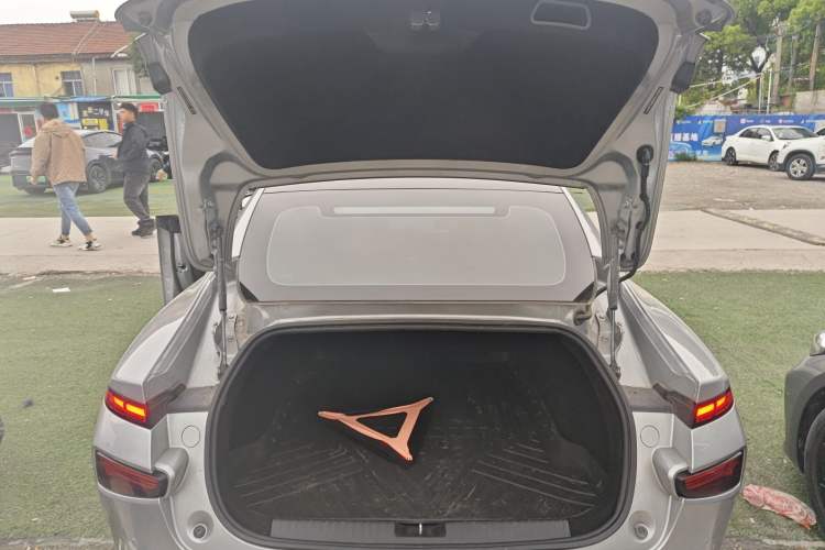 Used XPeng P7 2022 625E Trunk