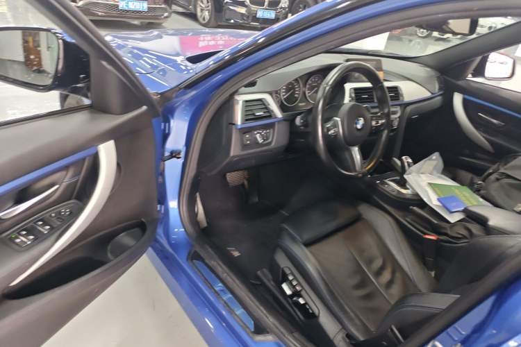 Used BMW 3 Series 2018 320i M Sport Package Driver Seat