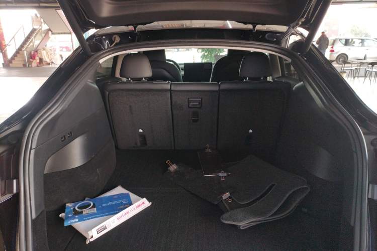 Used Tesla Model Y 2023 Rear-Wheel-Drive Version
