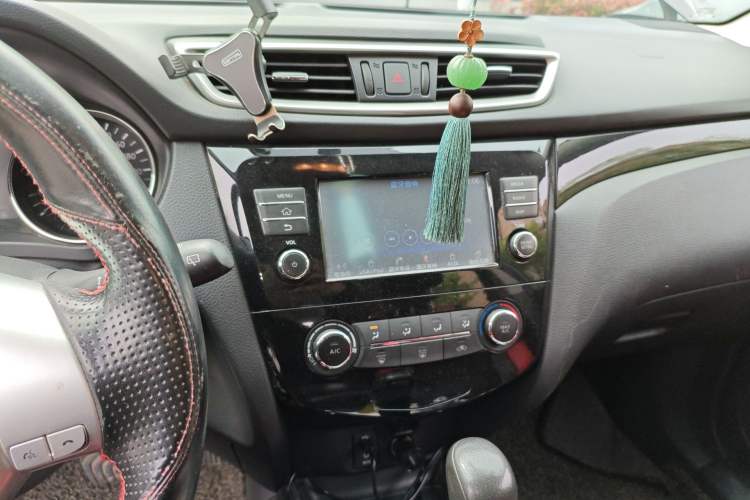 Used Nissan Qashqai 2017 2.0L CVT Elite Edition China V Standard Audio And AC Panel