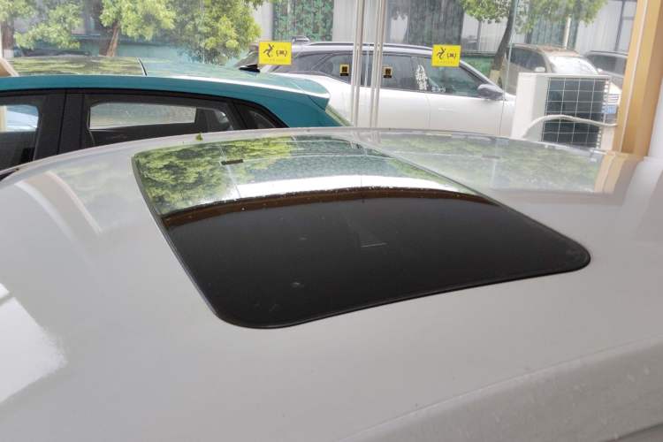 Used Chevrolet Cruze 2018 320 Automatic Pioneer Sunroof Edition Roof