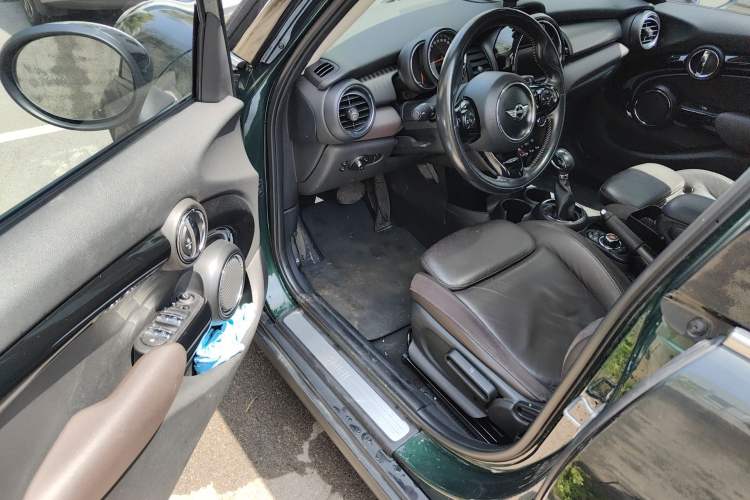 Used MINI 2016 1.5T COOPER Performance Edition 5-door version Interior 3