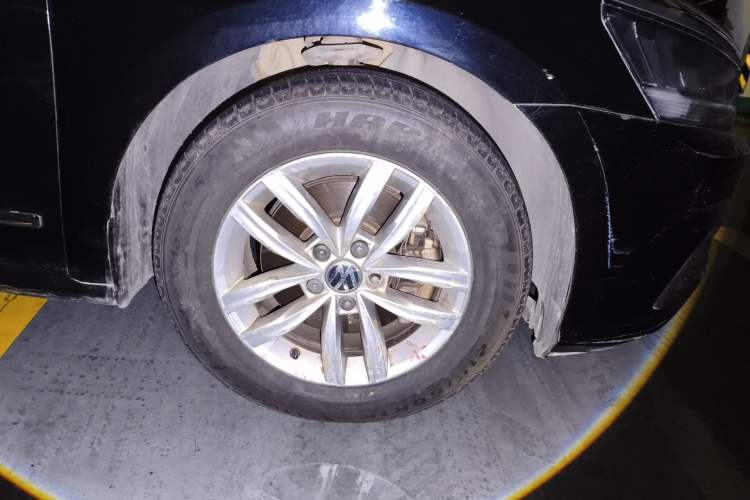 Used Volkswagen Passat 2016 1.8T Government Procurement Version (CEA Engine + 6AT) Right Front Wheel Hub