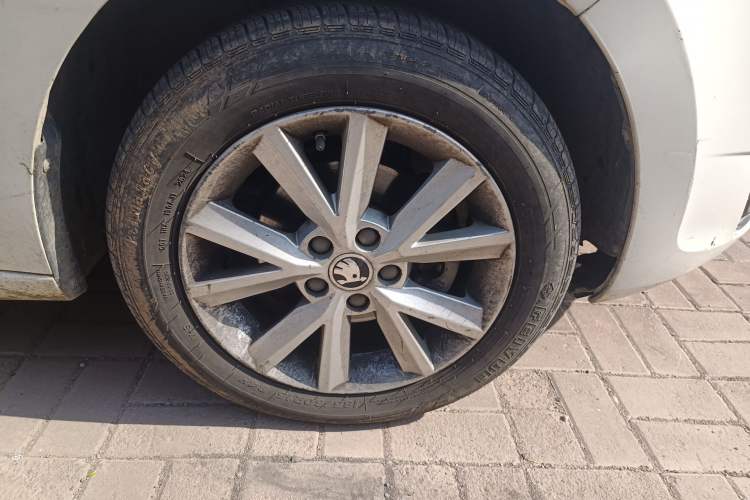 Used Skoda Rapid 2016 1.6L Manual Trend Edition Right Front Wheel Hub